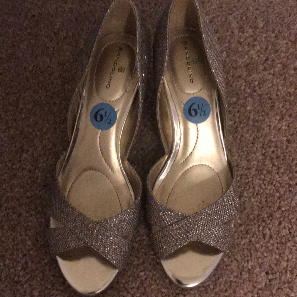 Open toe shoes